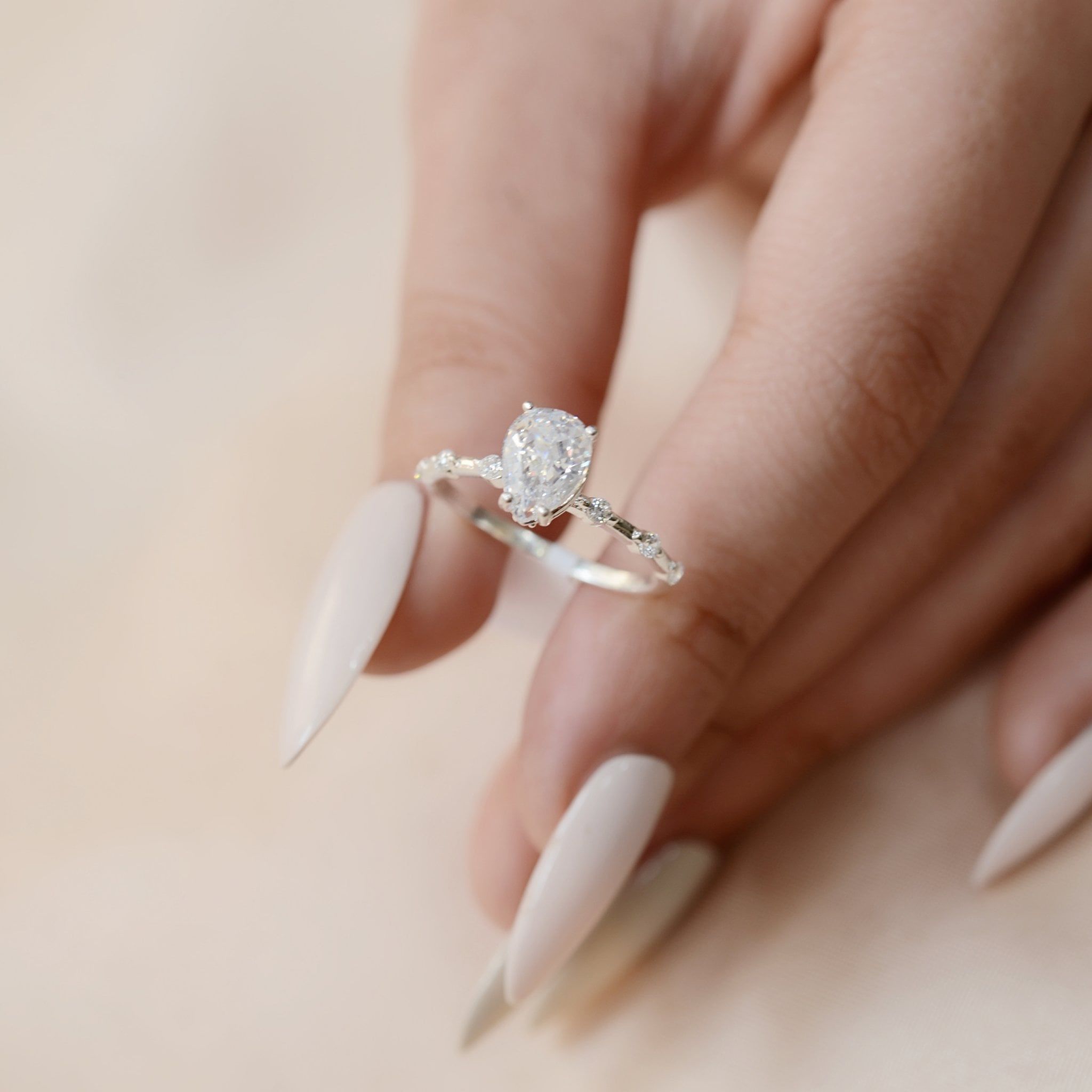  Nhẫn Bạc S925 Đá Nam Phi Drop 6x8 white 