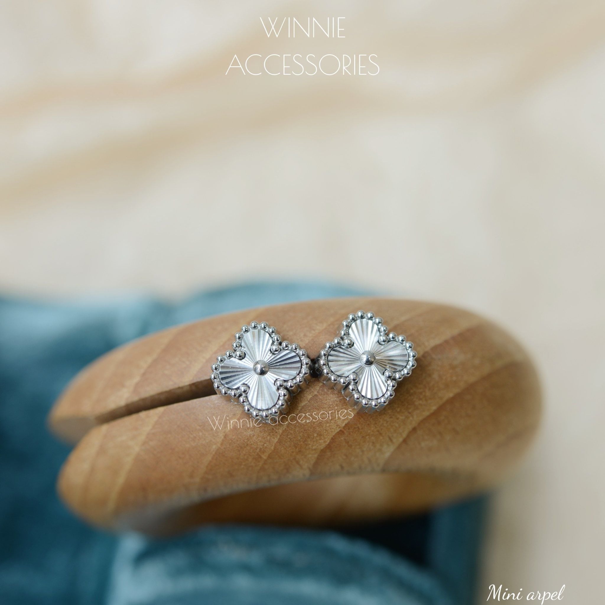  Hoa tai Titan Mini Arpel 