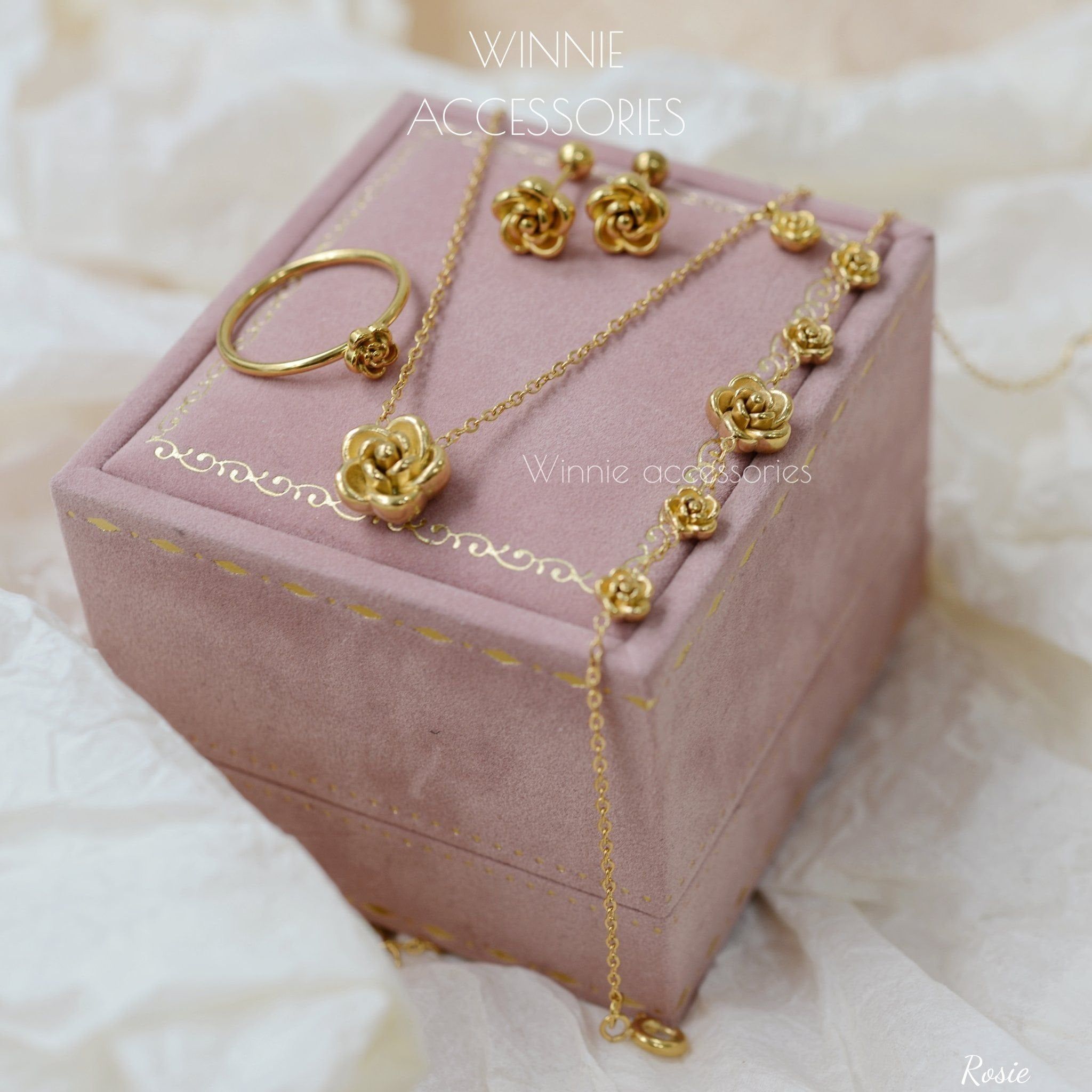  Lắc tay Titan Rosie 