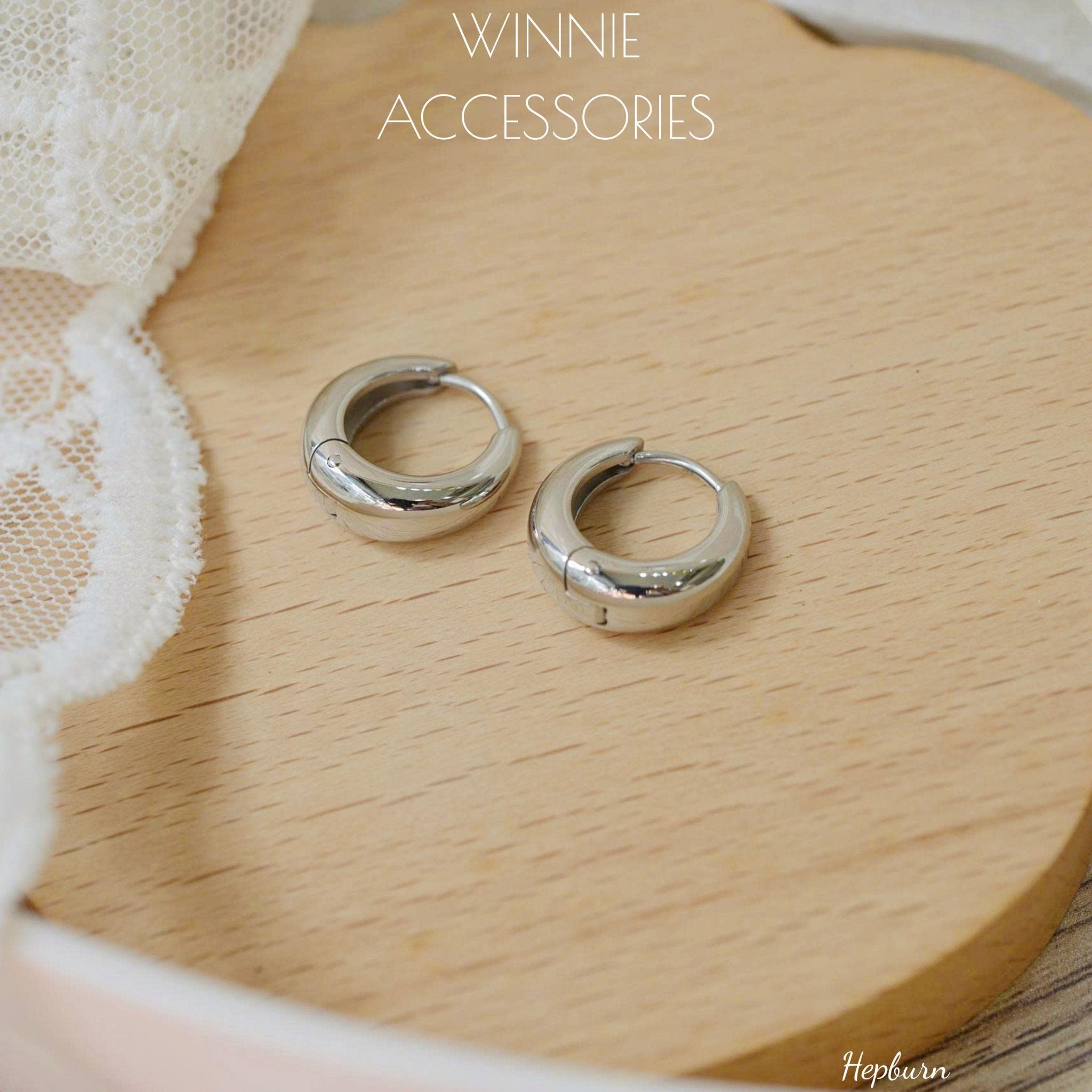  Hoa tai Titan Hepburn 