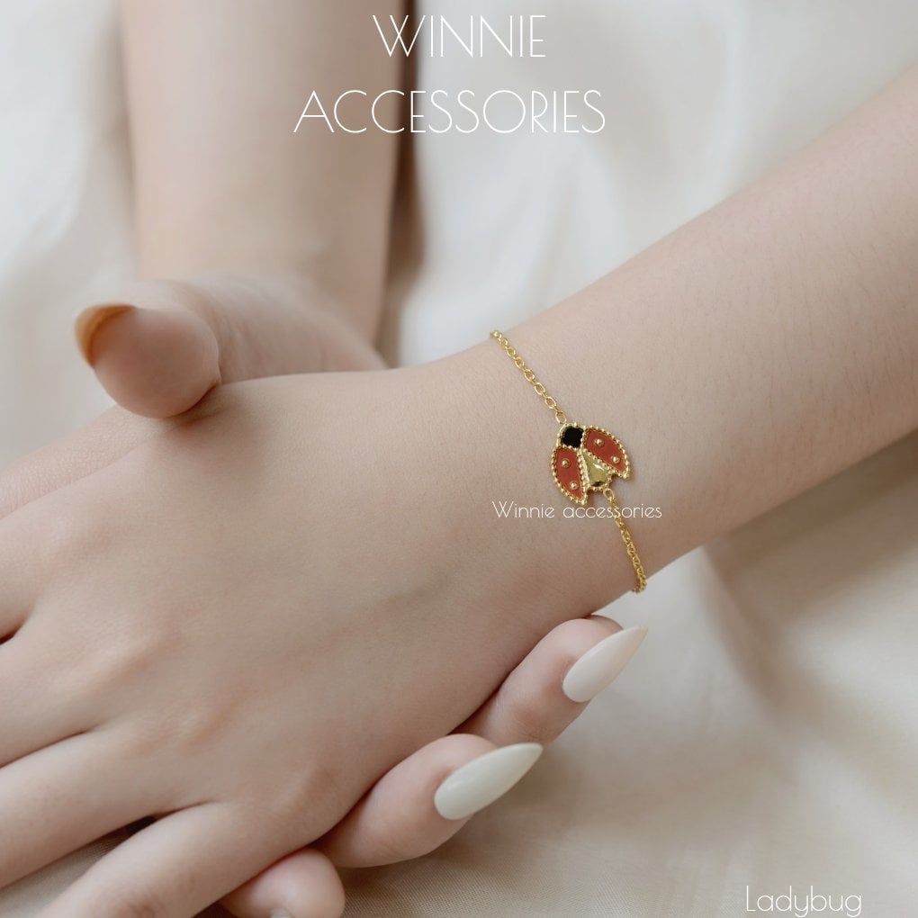  Lắc tay titan Ladybug 