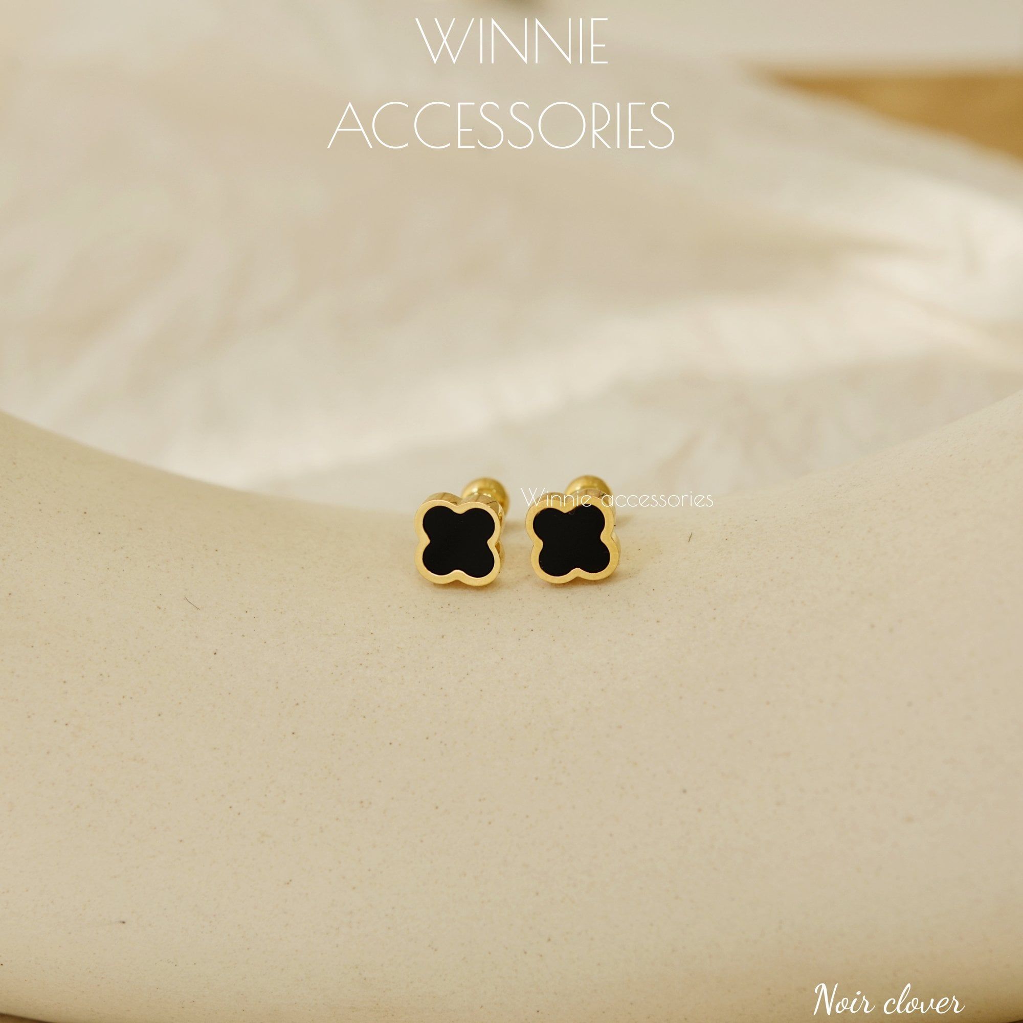  Hoa tai Titan Bi Noir clover 