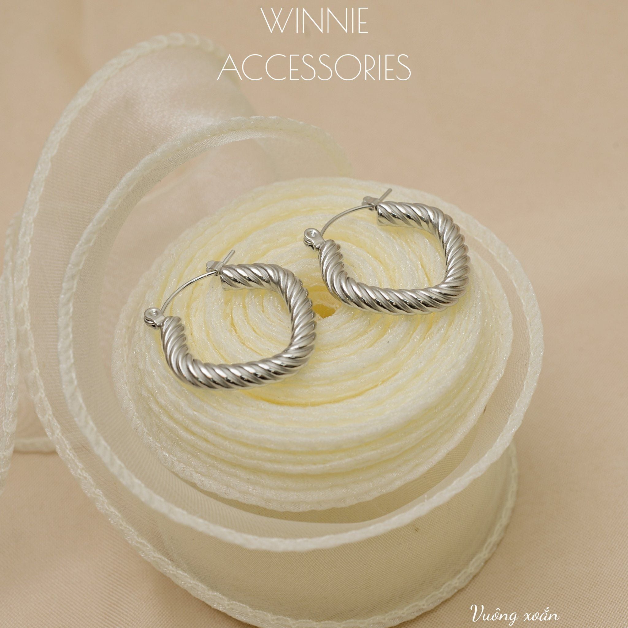  Hoa tai Titan Vuông Xoắn 