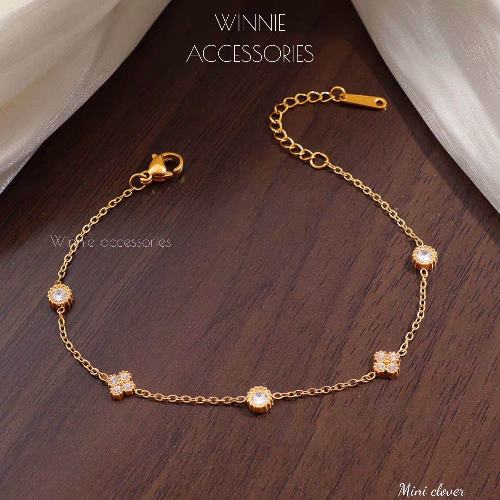  Lắc tay Titan Mini Clover 