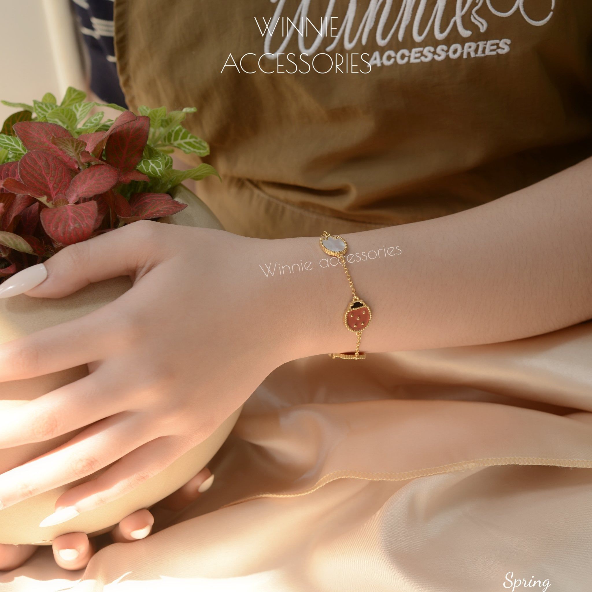  Lắc tay Titan Spring 