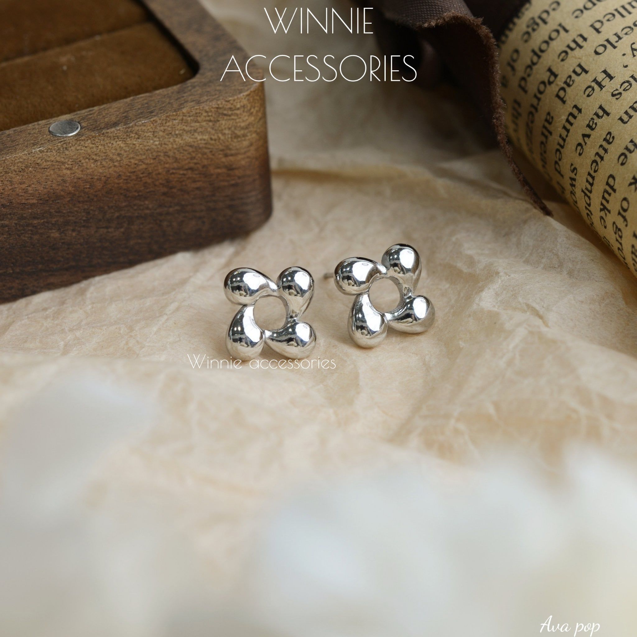  Hoa tai Titan Ava Pop 