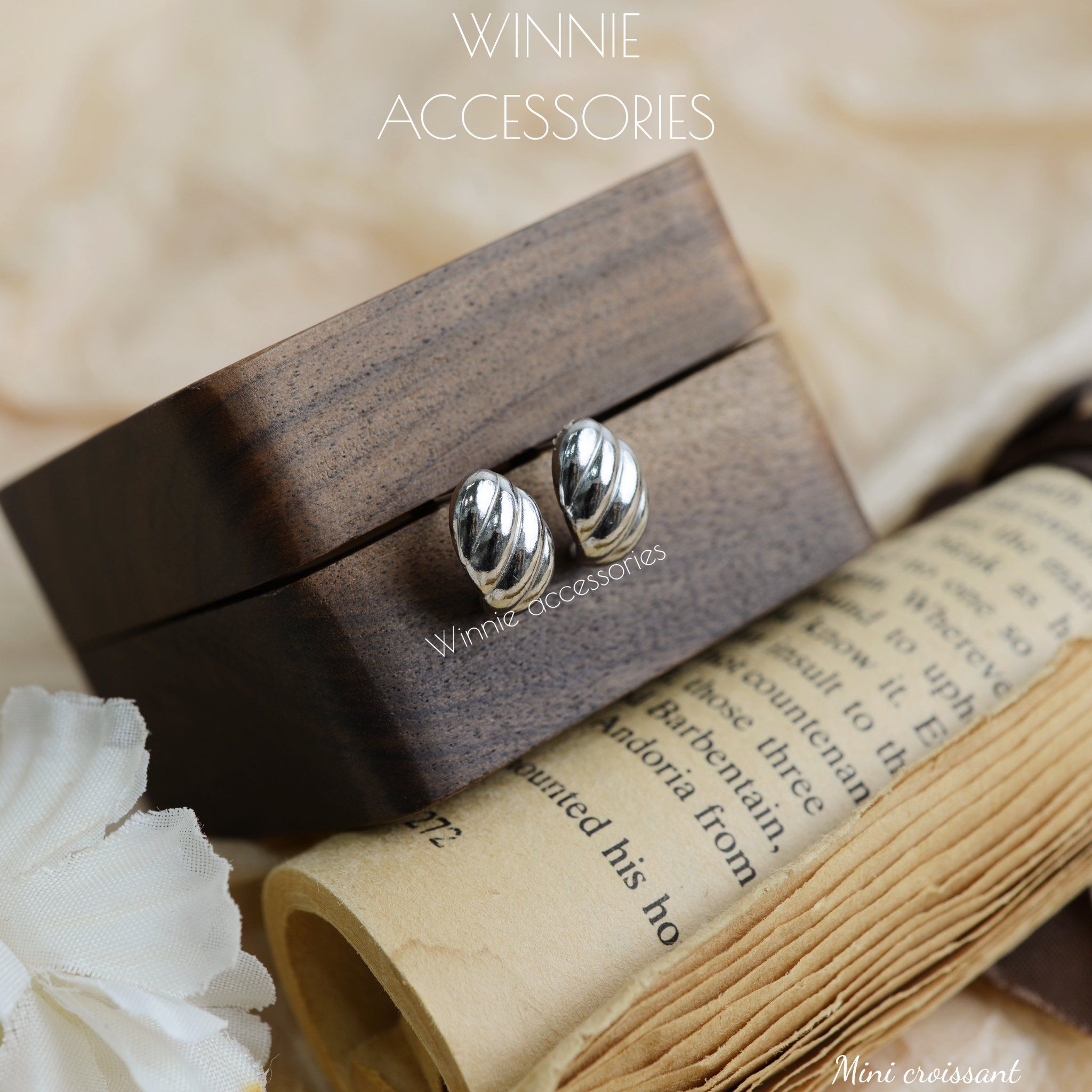  Hoa tai Titan Mini Croissant 