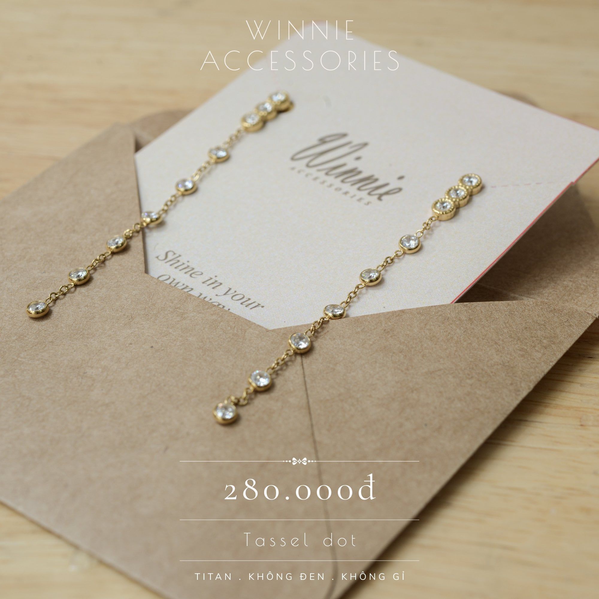  Hoa tai Titan Tassel dot 