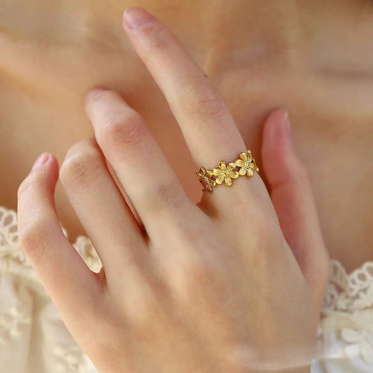  Nhẫn Titan Golden Daisy 