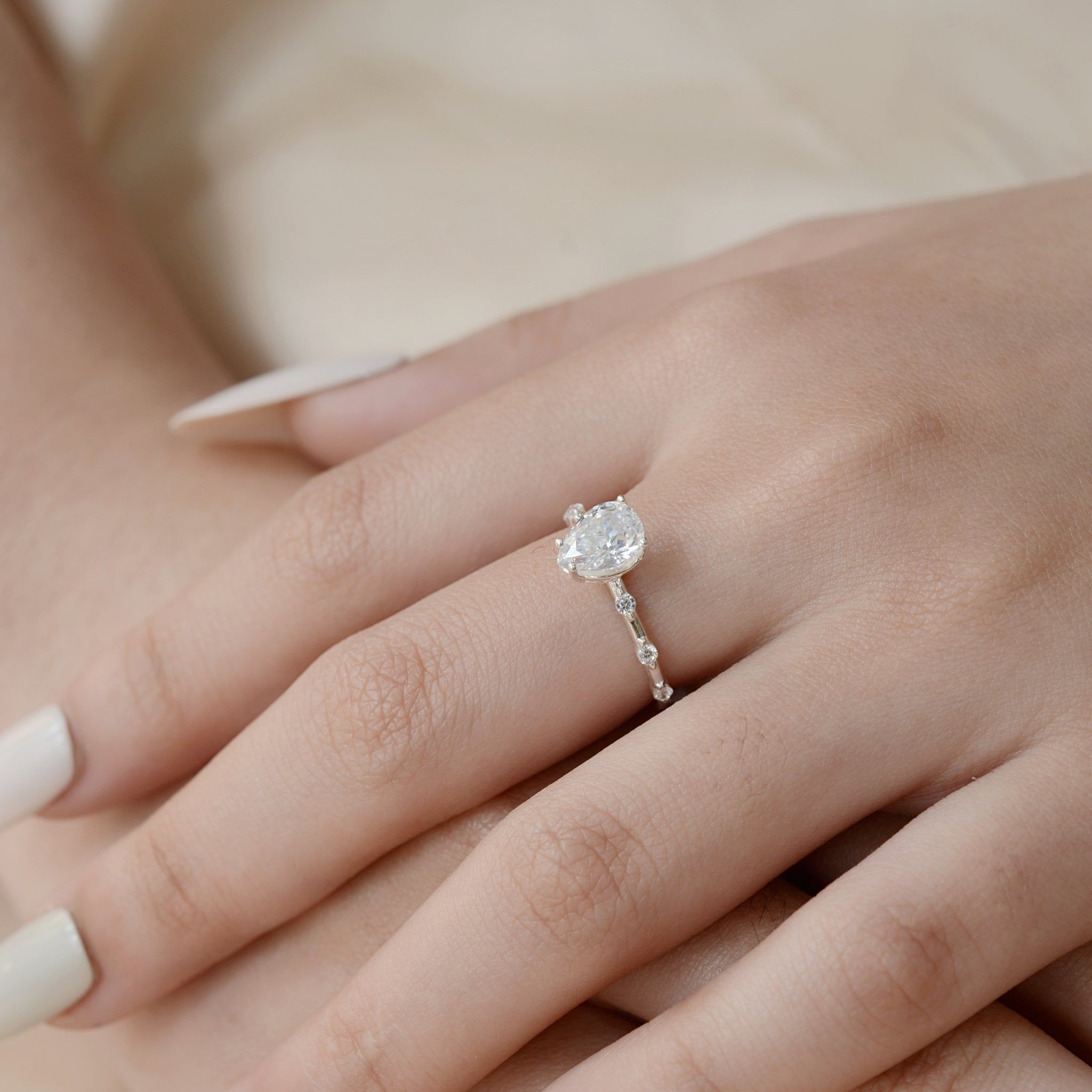  Nhẫn Bạc S925 Đá Nam Phi Drop 6x8 white 