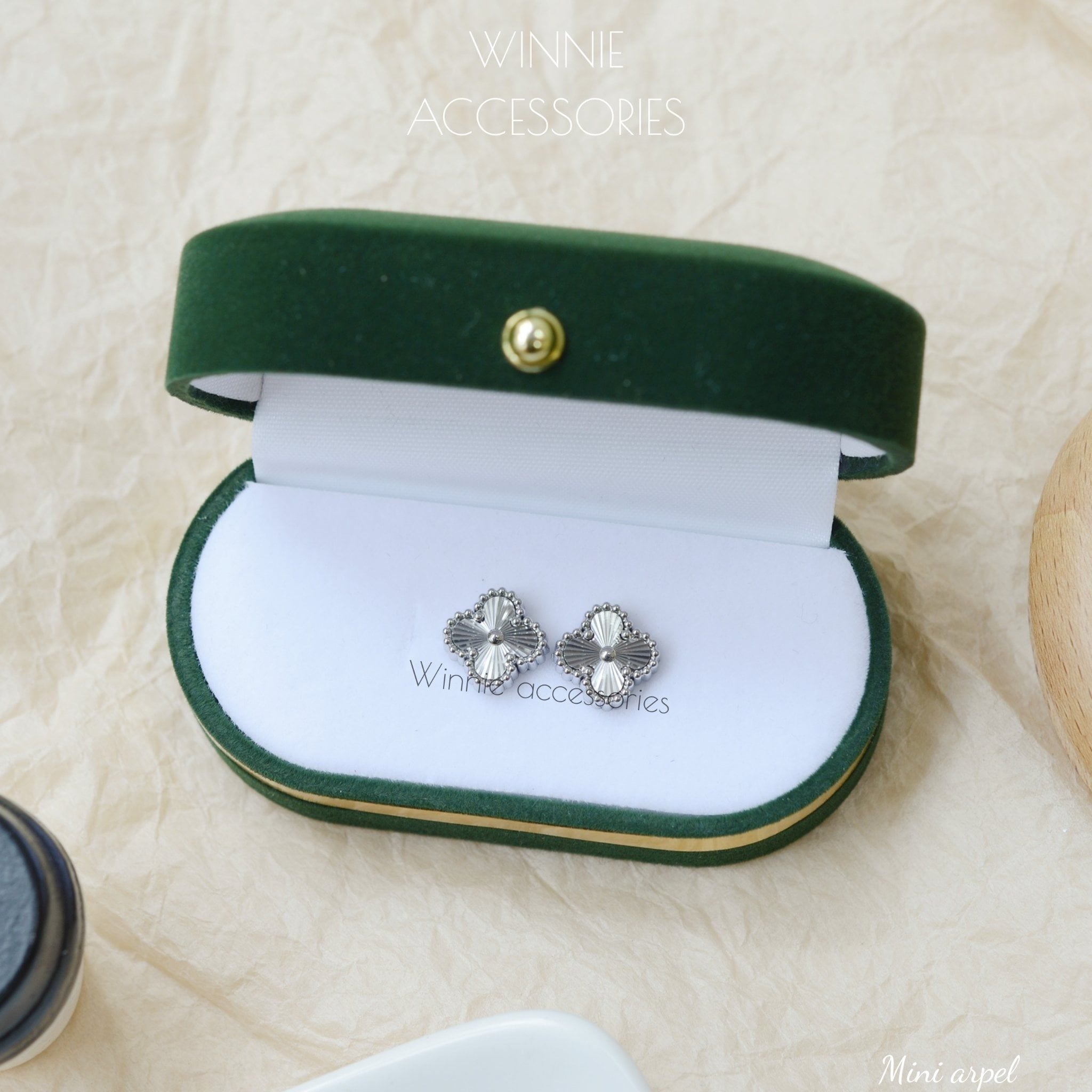  Hoa tai Titan Mini Arpel 