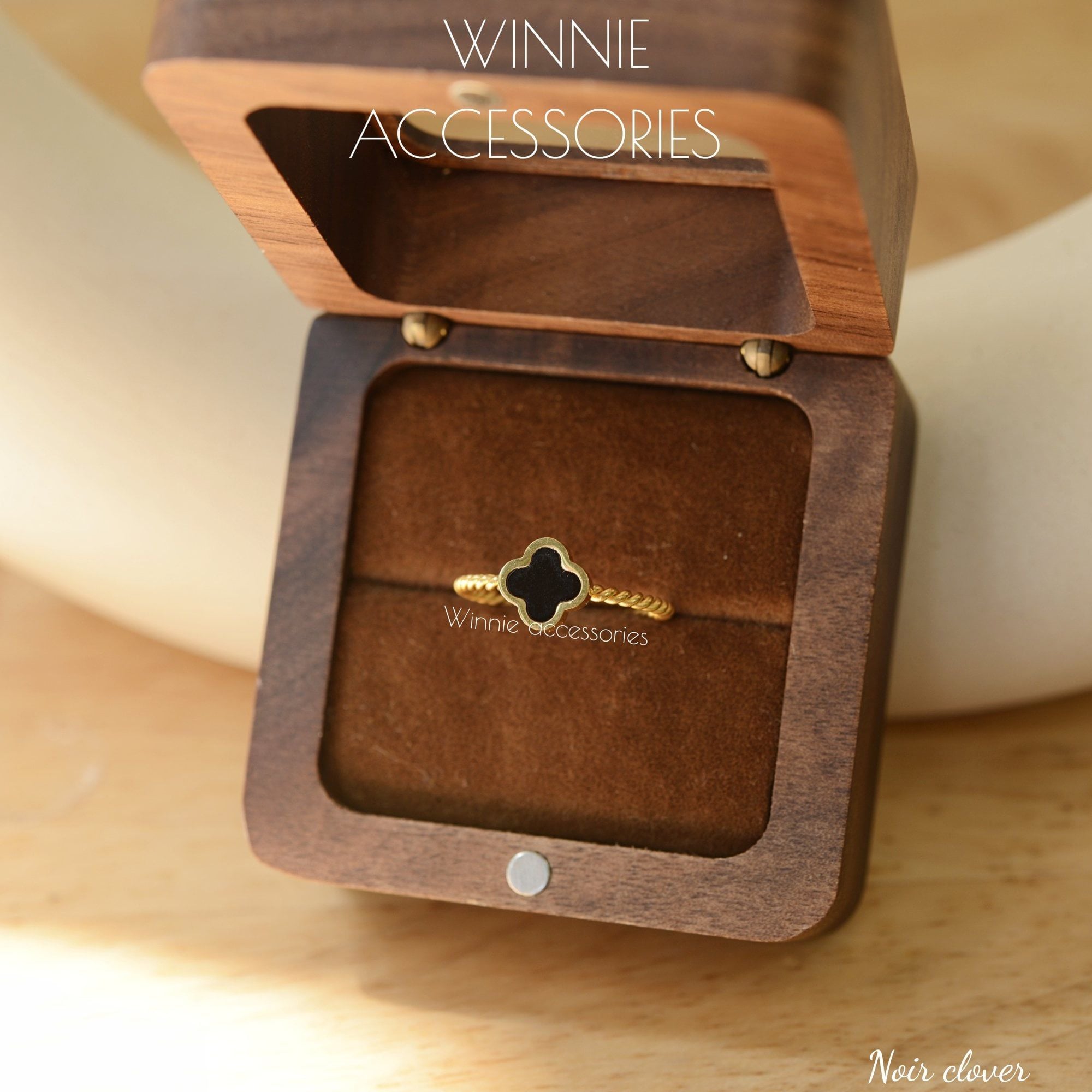  Nhẫn Titan Noir Clover 