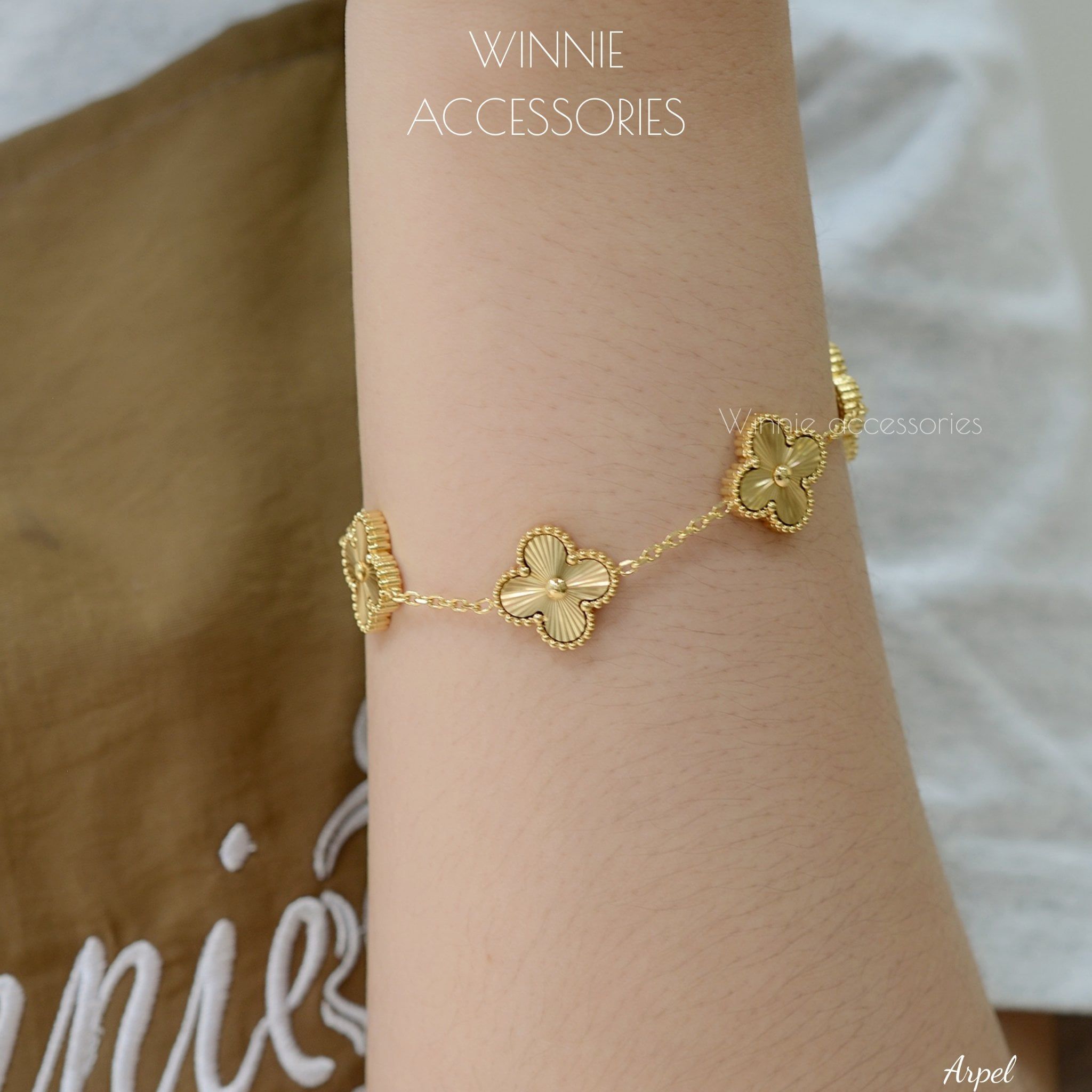  Lắc tay titan Van Arpels 