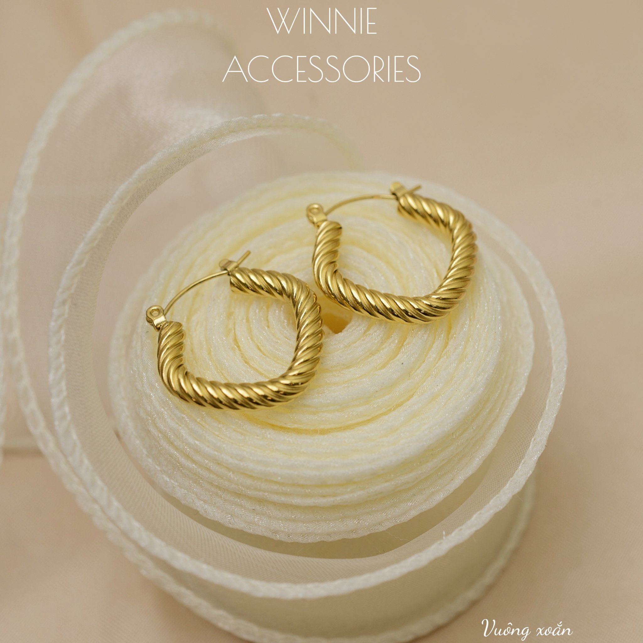  Hoa tai Titan Vuông Xoắn 