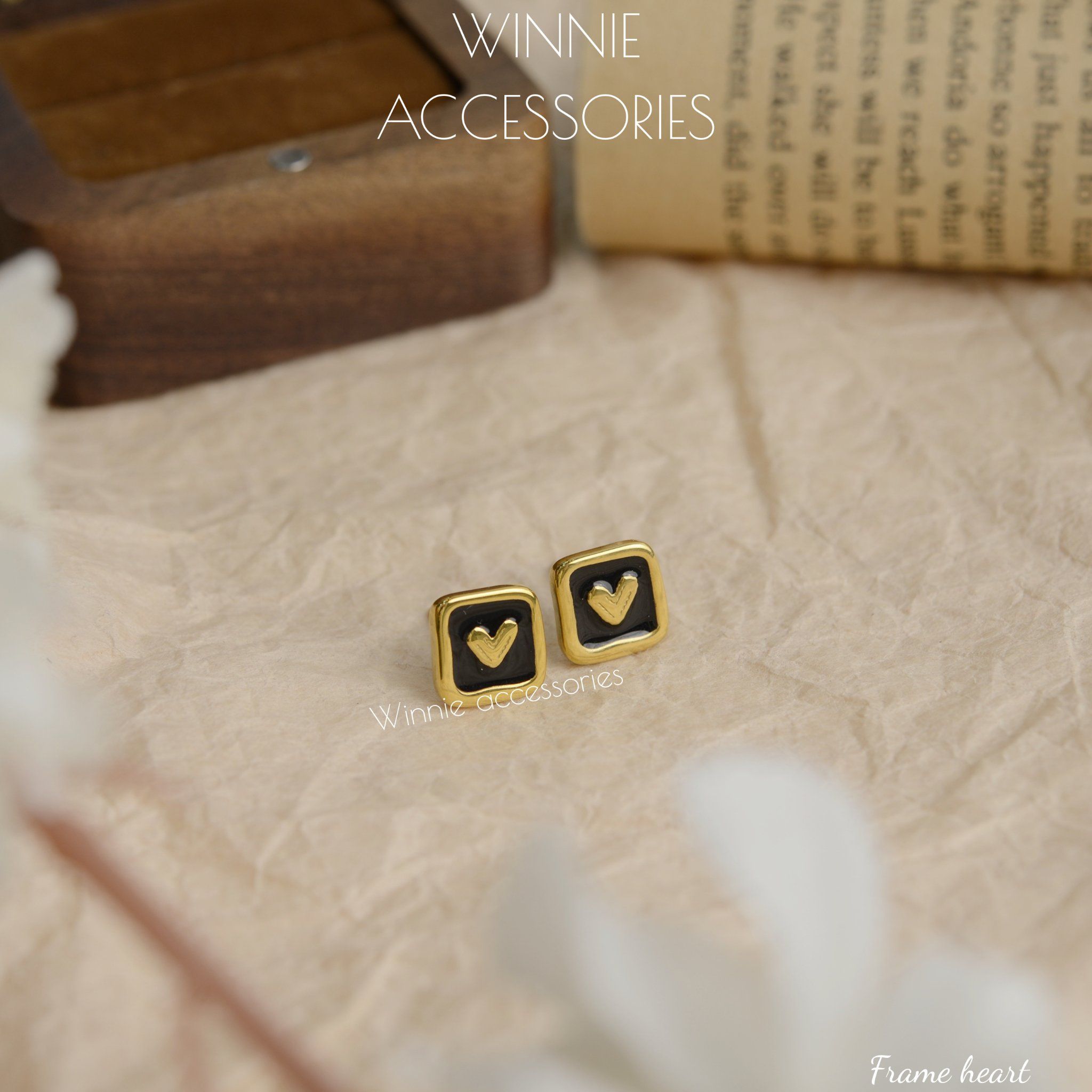  Hoa tai Titan Frame heart 