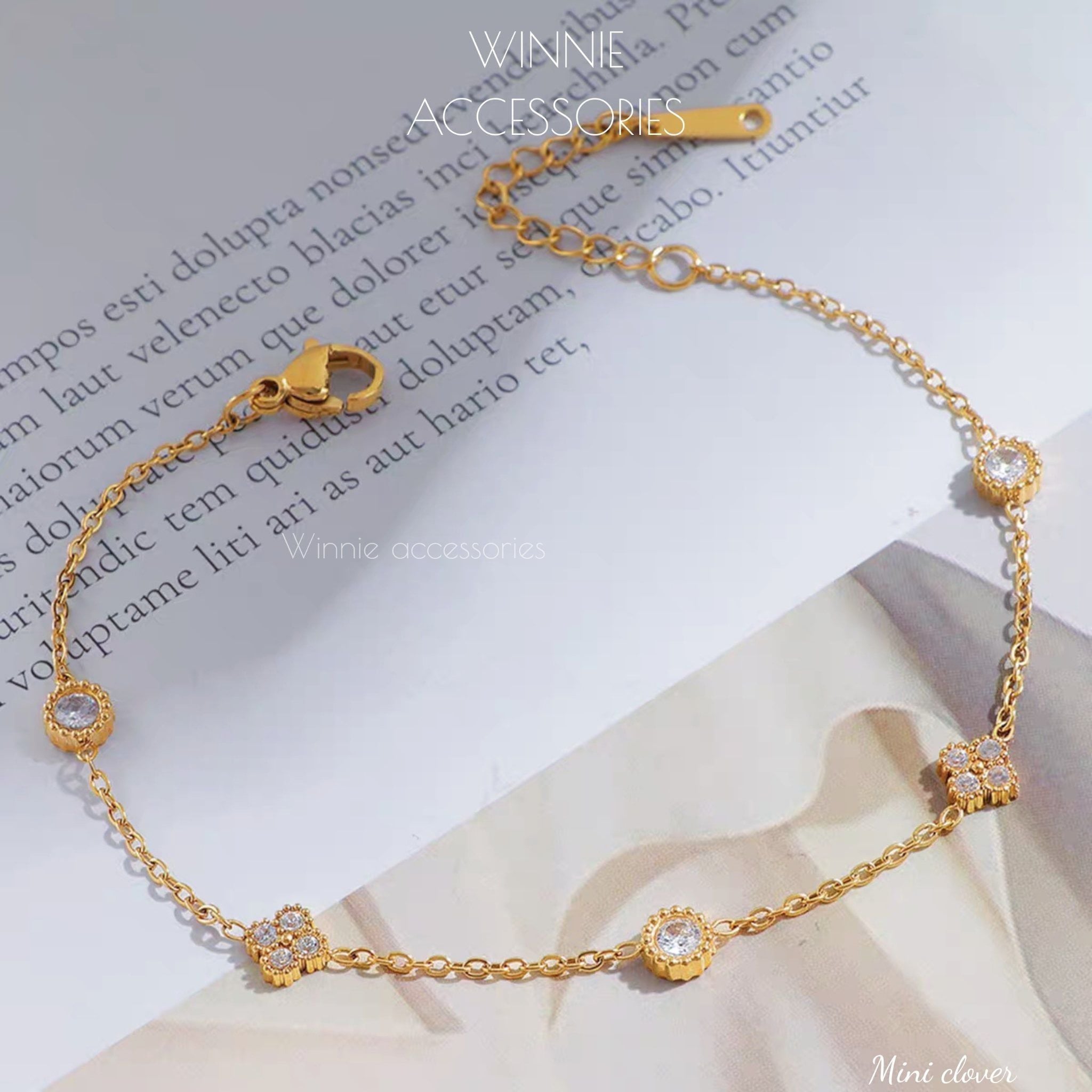  Lắc tay Titan Mini Clover 