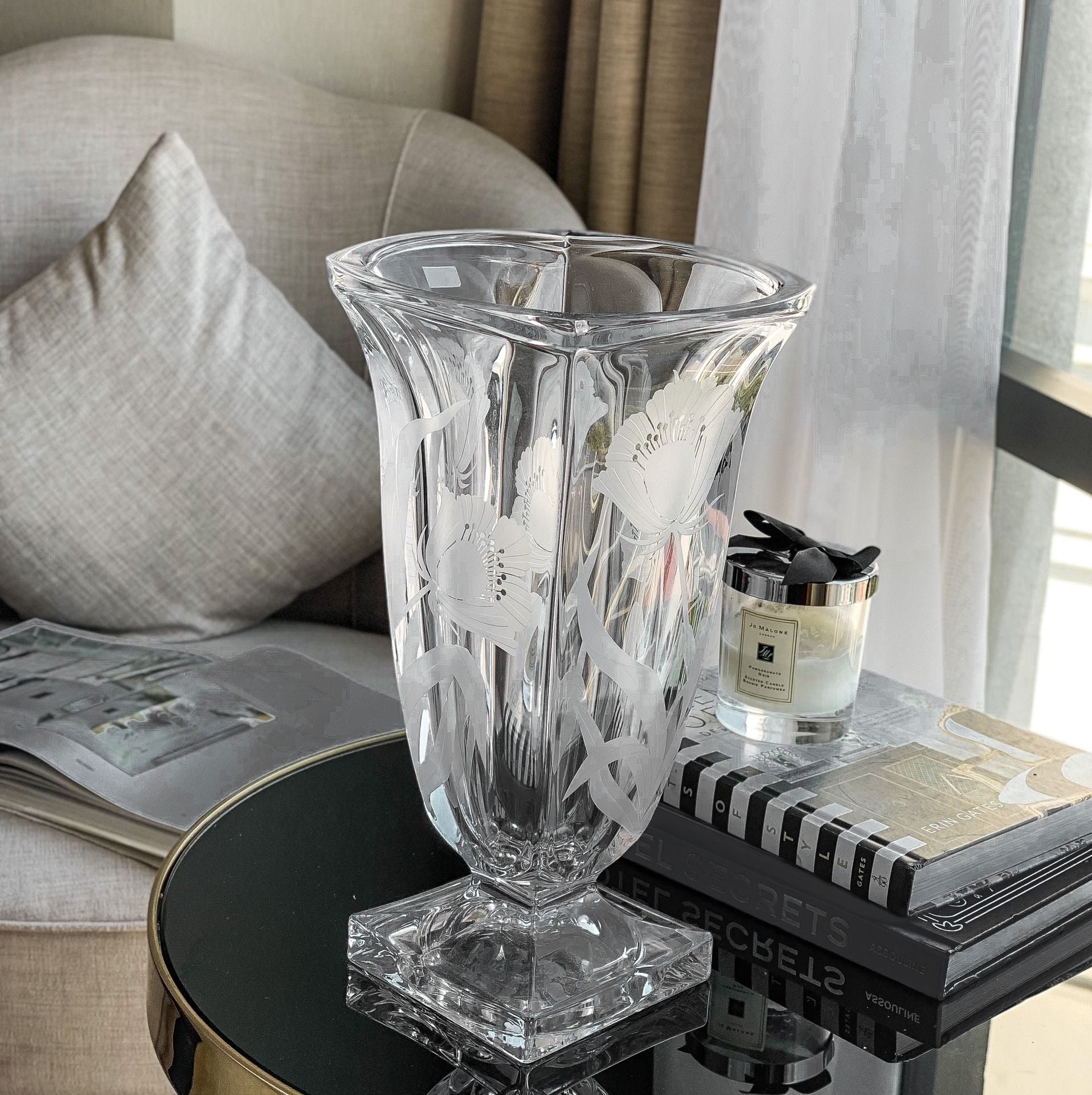 Lọ Hoa Chân Đế Vuông Mài Hoa 3D 33cm