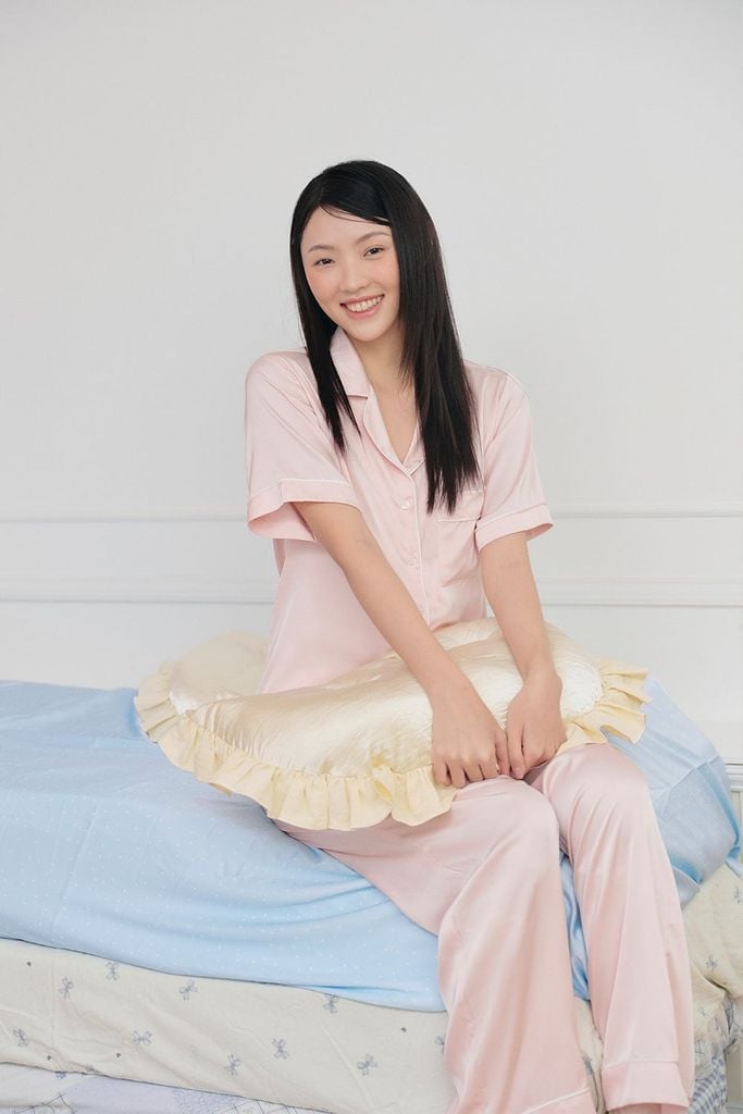 Pijama dài lụa trơn phom rộng mới Blushie Long Py Set