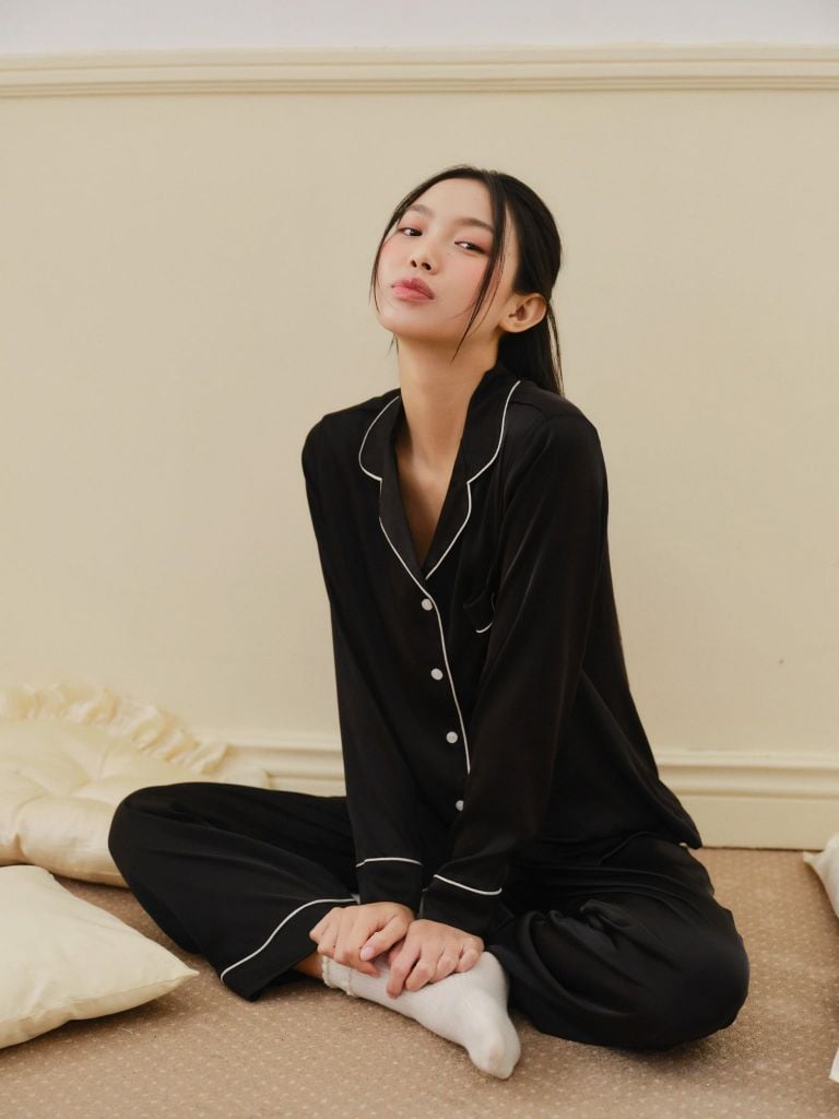 Pijama dài tay lụa trơn đen Nira Long Sleeve Set