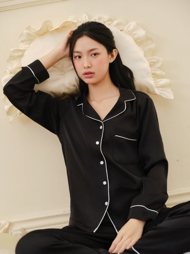 Pijama dài tay lụa trơn đen Nira Long Sleeve Set