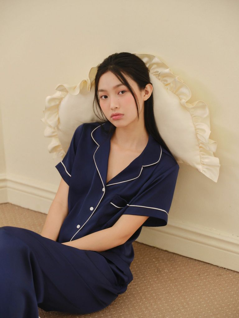 Pijama dài lụa trơn phom rộng mới Navy Long Py Set