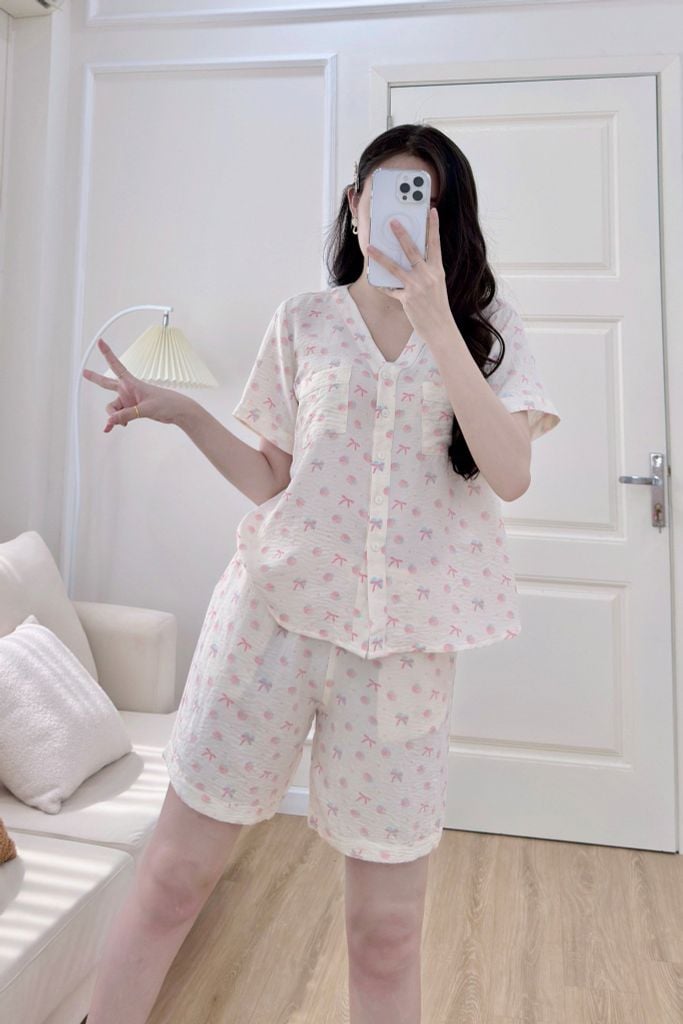 Pijama ngắn cổ V Vie Cream Py Set