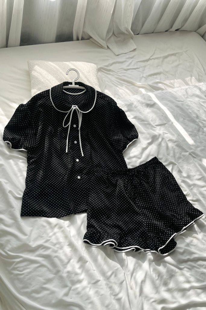 Đồ bộ mặc nhà Freesize phom rộng FS Dottie Bow Set in Black