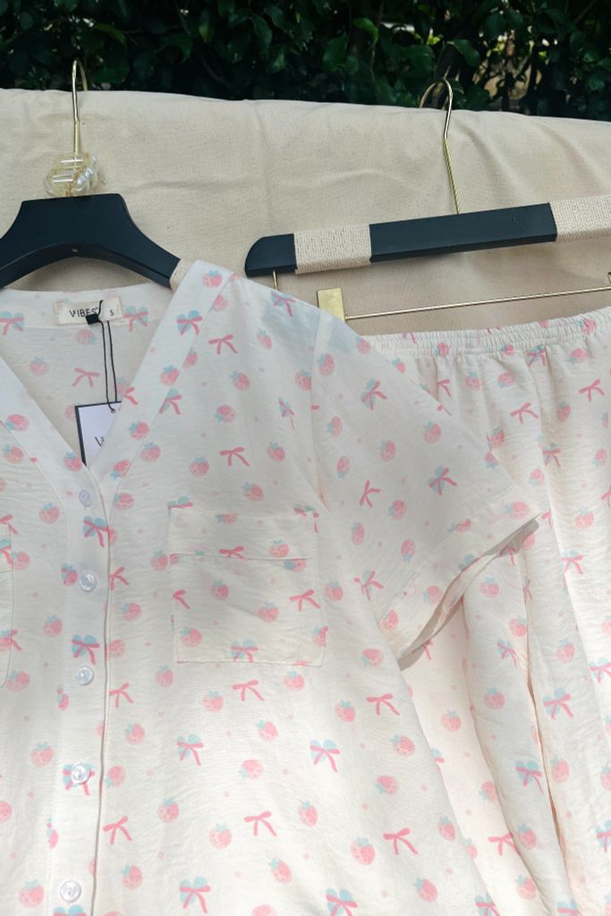 Pijama ngắn cổ V Vie Cream Py Set