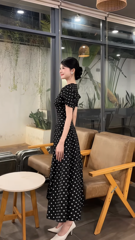 Đầm xòe cổ V chấm bi dáng midi