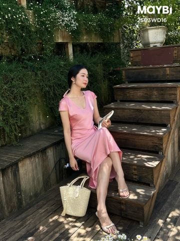 Đầm ôm lụa cổ V dáng midi