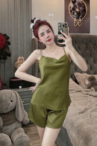 Bộ pyjama hai dây ngắn chất lụa satin cao cấp màu xanh lá phối