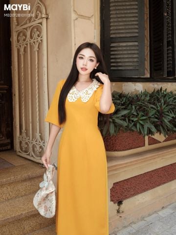 Áo dài ôm lụa vàng phối cổ ren trắng