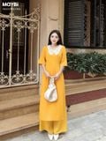 Áo dài ôm lụa vàng phối cổ ren trắng