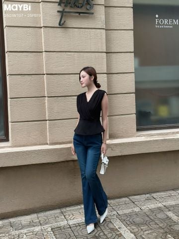 Quần jean ống loe xanh da trời đậm