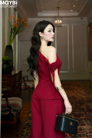 Set áo kiểu cotton đỏ lệch vai phối quần dài