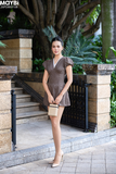 Đầm caro nâu cổ V viền ren