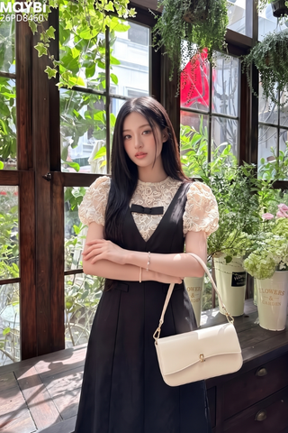 Đầm đen phối ren tay bồng Amélie
