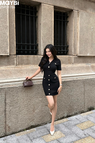 Đầm dệt kim ôm ngắn tay phối nút dáng mini