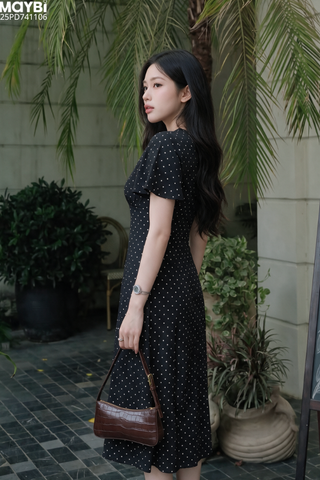 Đầm xòe cổ V chấm bi dáng midi