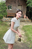 Đầm ren dáng mini cài hoa