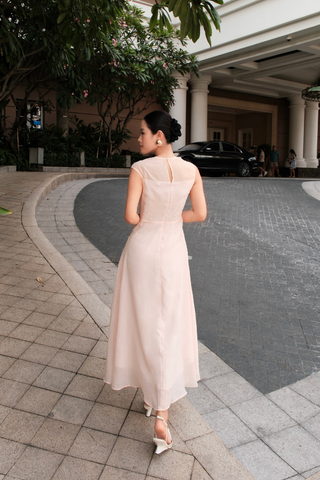 Đầm xòe tơ gân nhún vai cổ xéo dáng midi (màu cam đào)
