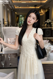 Đầm Ren Trắng Dáng Dài Cổ V Aveline