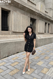 Đầm dệt kim ôm ngắn tay phối nút dáng mini