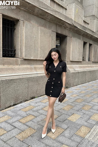 Đầm dệt kim ôm ngắn tay phối nút dáng mini