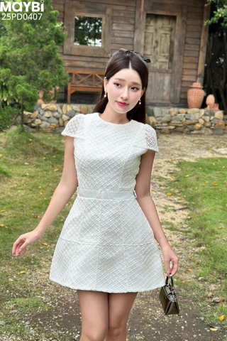 Đầm ren dáng mini cài hoa