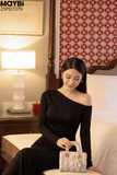 Đầm ôm lệch vai dài tay dáng midi