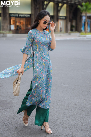 Áo dài ôm lụa in hoa nền xanh tay lửng phối bèo xòe