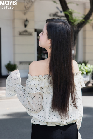 Áo bẹt vai chấm bi