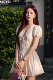 Đầm hoa vàng cổ tim