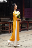 Áo dài ôm lụa vàng phối cổ ren trắng